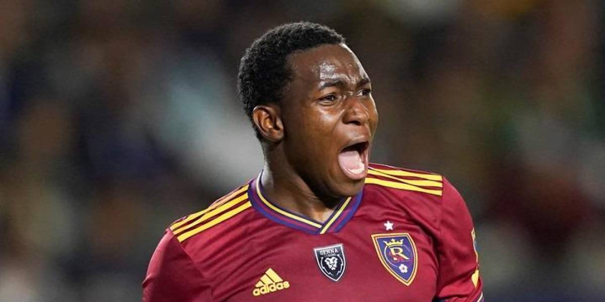 Anderson Julio anota un gol desde la mitad de la cancha en la MLS