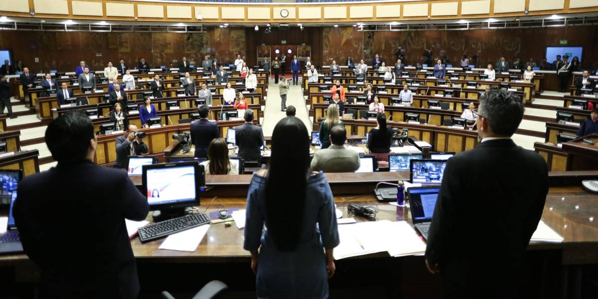 La ley para crear la Universidad de Santo Domingo fue publicada en el Registro Oficial