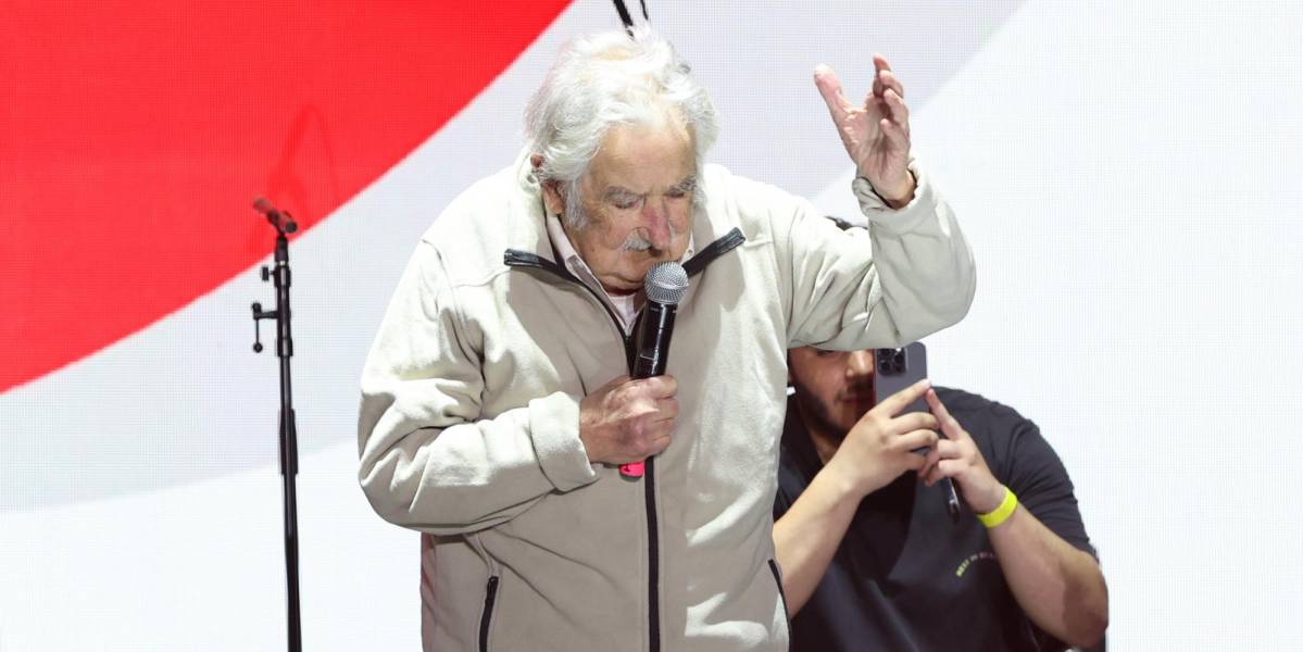 Pepe Mujica reaparece en acto de cierre de campaña: Hay que trabajar por la esperanza