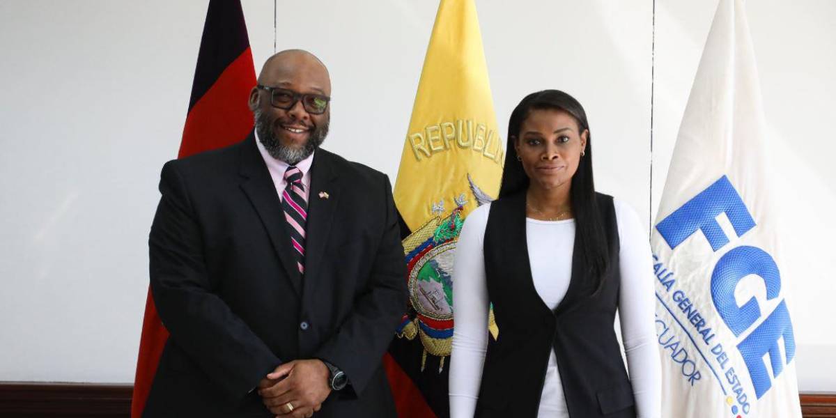 El Embajador de EE.UU. en Ecuador y Diana Salazar abordaron estrategias para fortalecer a la Fiscalía