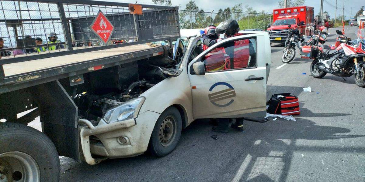 Quito: dos heridos tras accidente de tránsito en la avenida Simón Bolívar