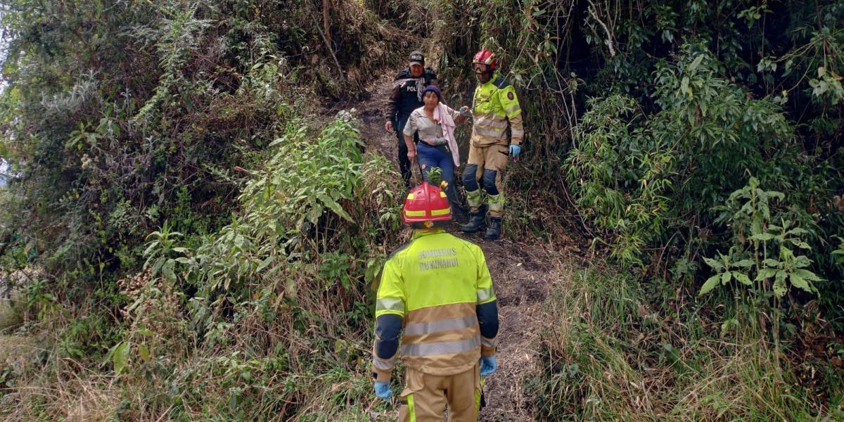 Quito: una mujer fue rescatada tras caer mientras practicaba senderismo en el cerro Pasochoa