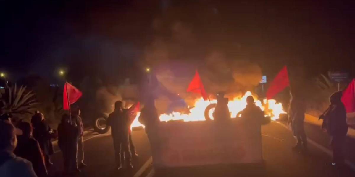 Un grupo de personas salió a protestar, en Carchi y Santo Domingo, en la mañana de este 4 de julio