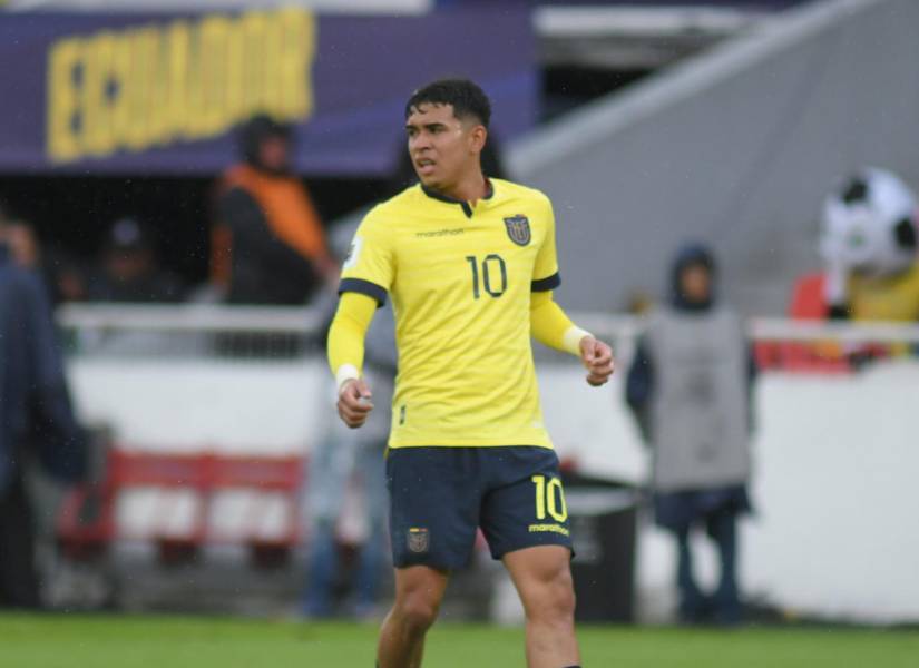 Kendry Páez recibió el apoyo de Iván Hurtado por su rendimiento en la selección de Ecuador.