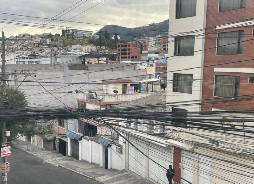 Barrio La Floresta. Cientos de cables en las rutas Lugo y Valladolid.