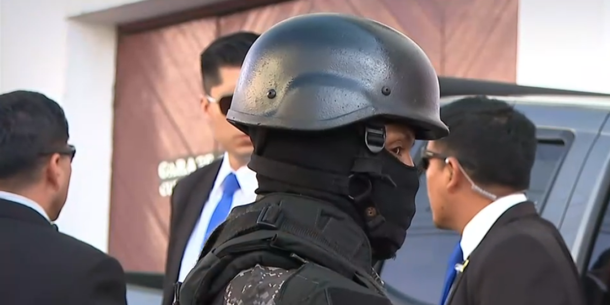 La Policía no tiene guardaespaldas suficientes para autoridades amenazadas por el crimen en Ecuador