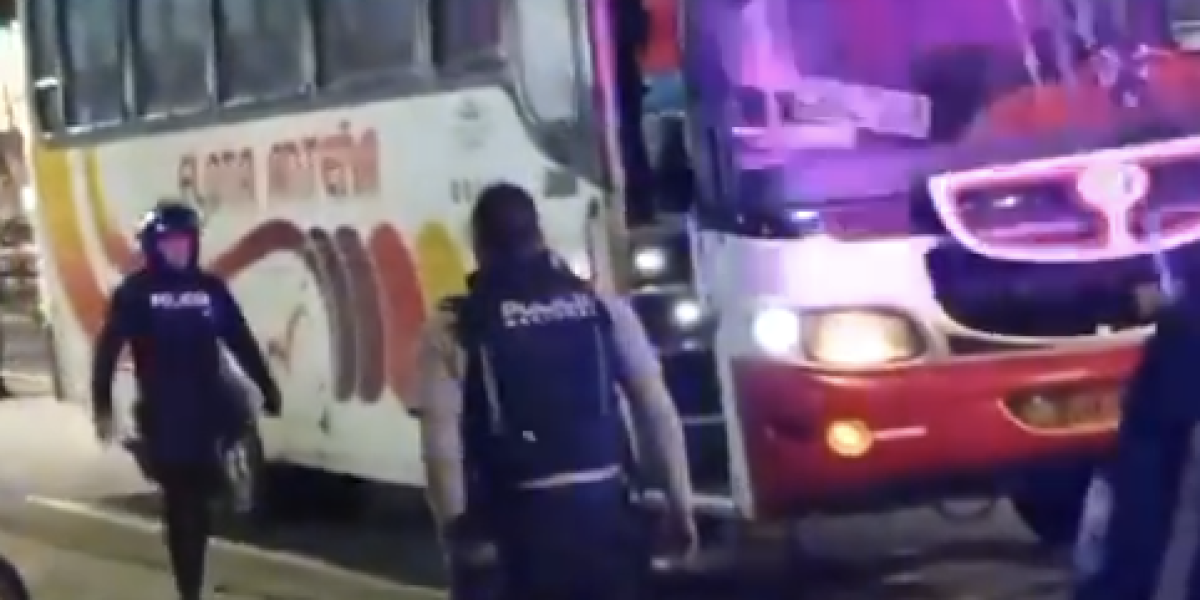 Ibarra | Un hombre secuestró un bus en el que pretendía llevar a su pareja, a quien también tenía retenida