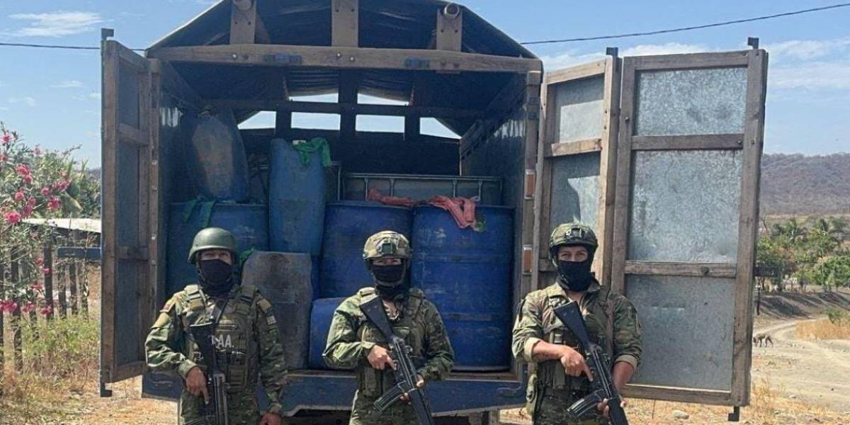 Loja | Militares dieron un golpe al contrabando de combustible y minería ilegal