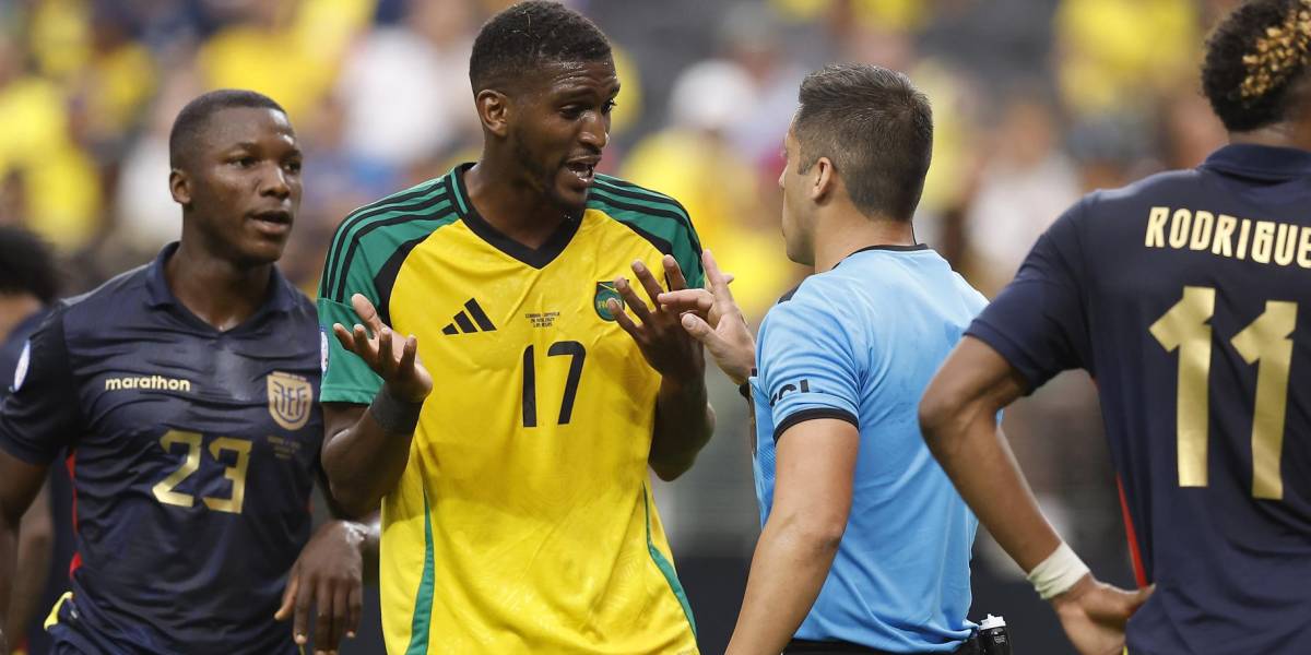 Las decisiones claves del VAR en el Ecuador vs. Jamaica fueron anunciadas por altavoces