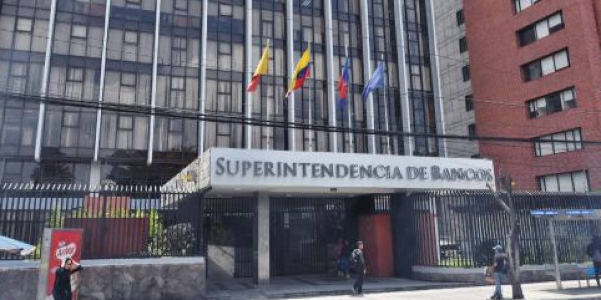 Daniel Noboa envía una nueva terna al Cpccs para la designación del Superintendente de Bancos