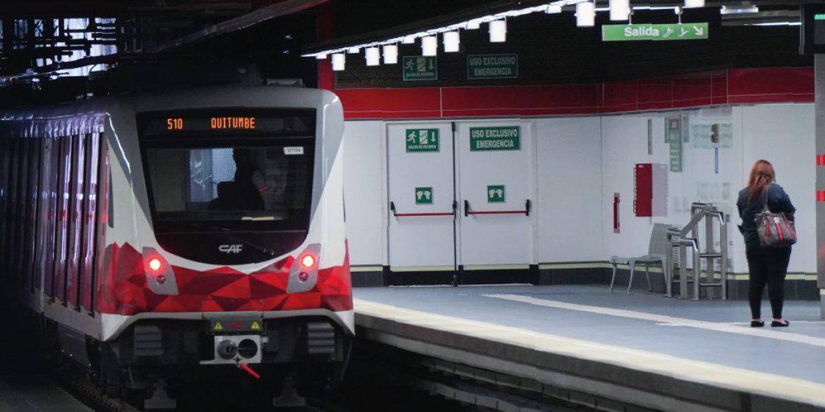 Un acceso al Metro de Quito se suspende temporalmente por manifestaciones en el Centro Histórico