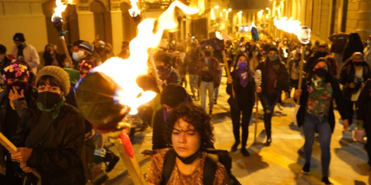 8 de marzo: agresión a mujeres y daños a bienes, lo que se vivió en las marchas feministas en Ecuador