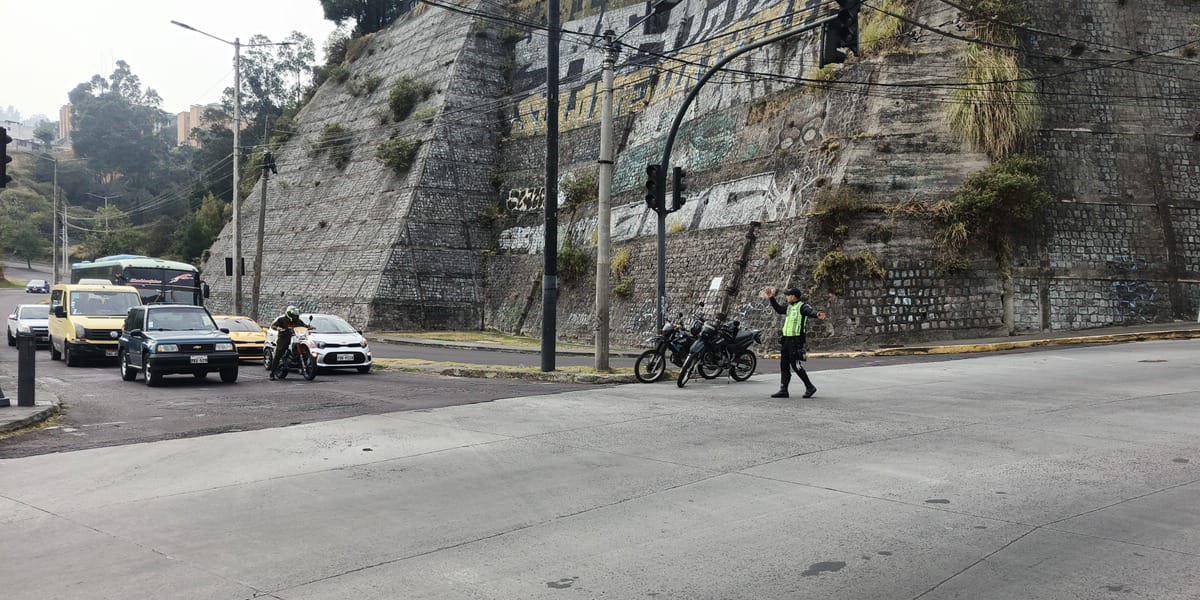 Quito con 350 semáforos apagados por los cortes de luz, este 28 de septiembre