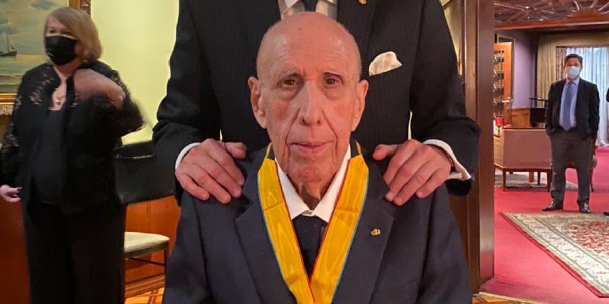 El ginecólogo Fernando Noboa Bejarano, hermano del expresidente Gustavo Noboa, falleció a los 88 años