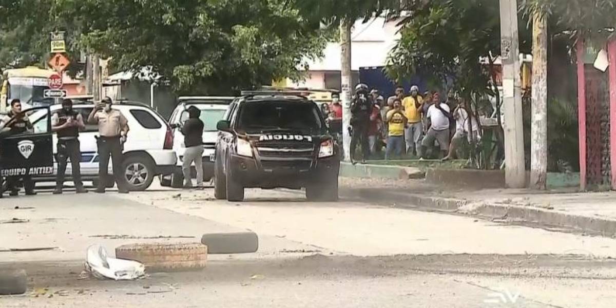 Policía detona artefacto explosivo que fue arrojado dentro de una vivienda del sur de Guayaquil