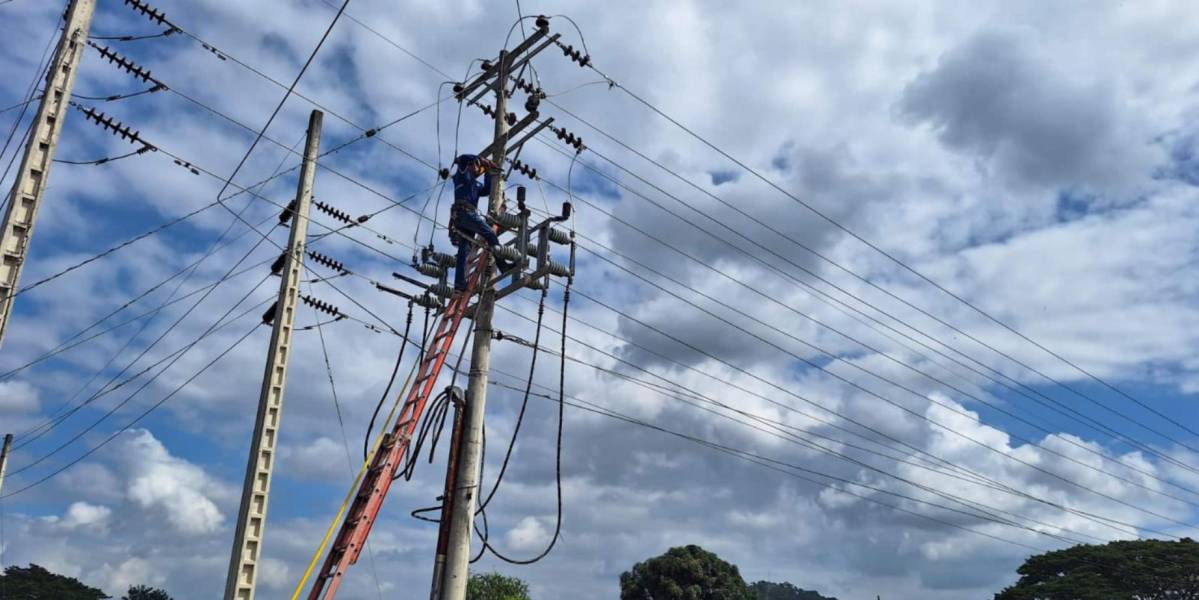 CNEL anuncia cortes de luz por mantenimiento en cuatro provincias