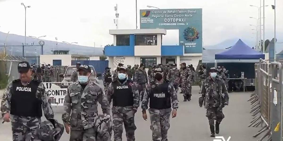 Militares y policías reforzaron vigilancia este miércoles en la cárcel de Cotopaxi