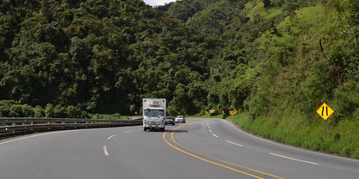 Cuatro sujetos están bajo prisión preventiva tras robar un camión en la vía Alóag-Santo Domingo