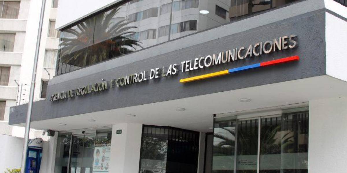 La Arcotel extingue el título habilitante del cable submarino que instaló Telconet