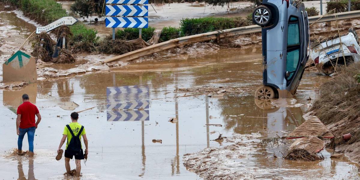 La historia del ecuatoriano que sobrevivió atrapado en el techo de una furgoneta tras el paso de la DANA en Valencia