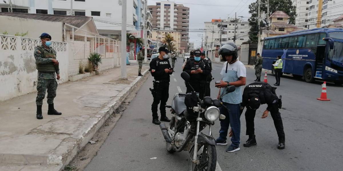 Más de 600 policías patrullarán doce balnearios de Santa Elena