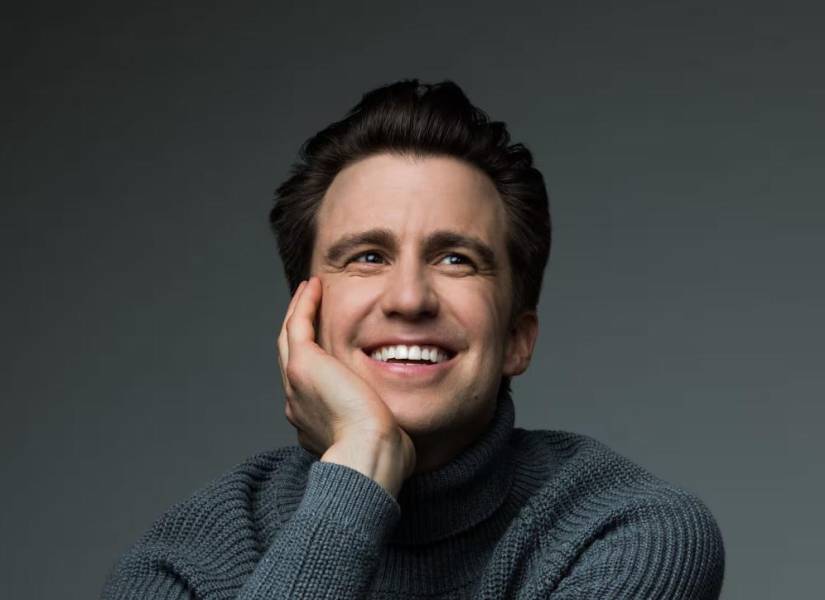 Fotografía del actor teatral Gavin Creel.