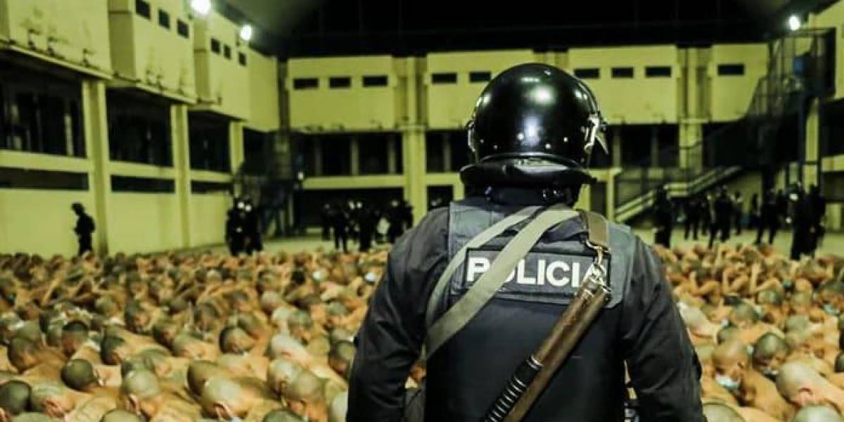 El Salvador: grupo de derechos humanos pone en duda la cifra de 7 000 presos que han sido liberados