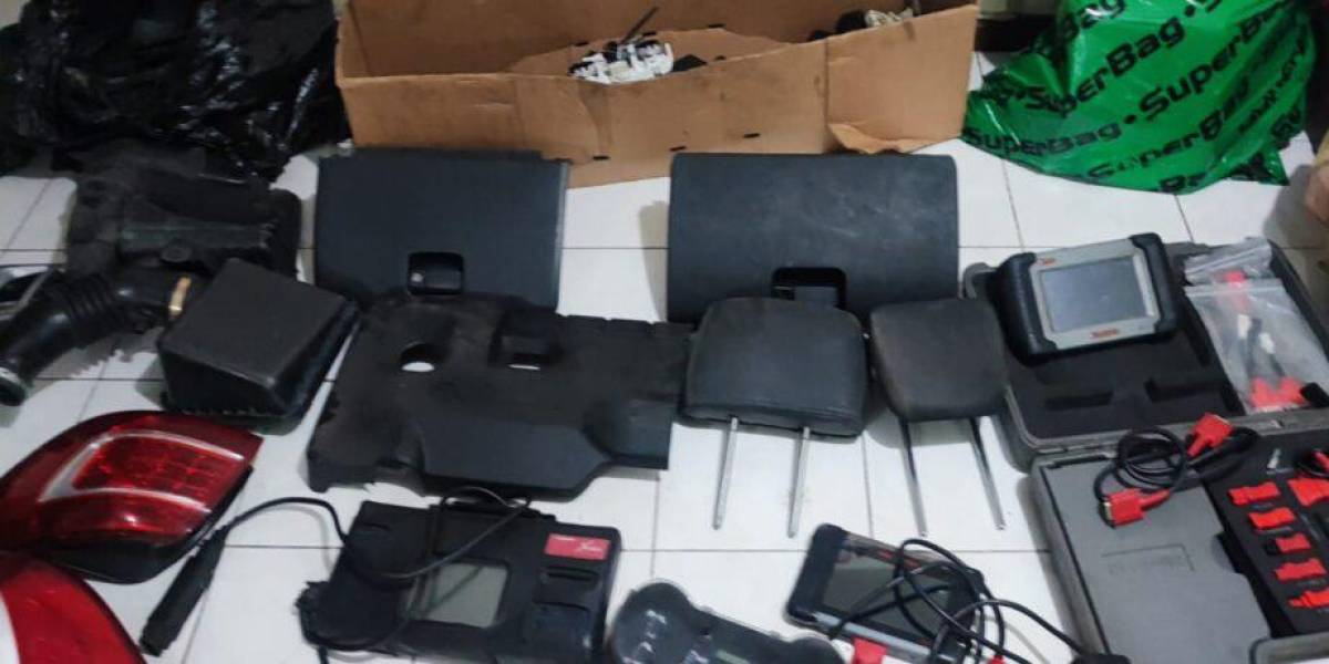 Sur de Quito: en un taller se guardaban carros y autopartes robadas, informó la Policía