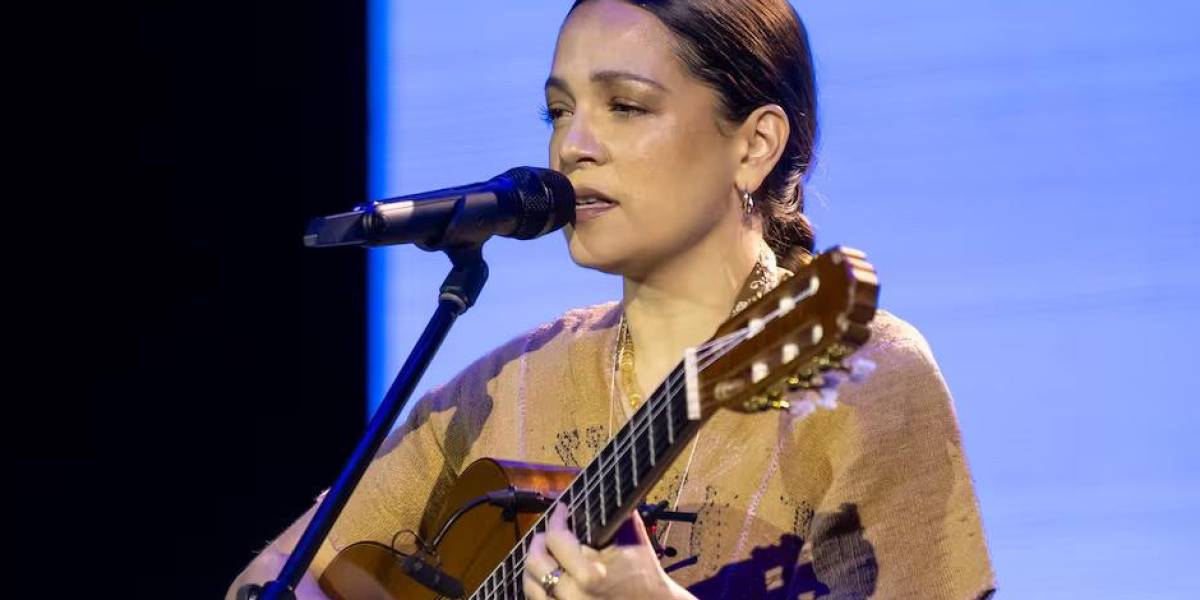 Natalia Lafourcade es nombrada embajadora de la Música por la Paz