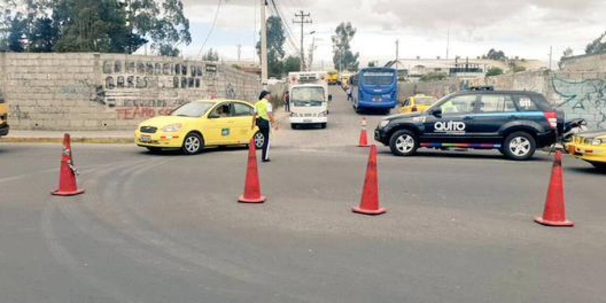 Usuarios se quejan por pago de multa al no lograr cita para revisión vehicular en Quito