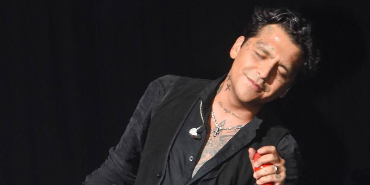 El cantante Christian Nodal fue hospitalizado de emergencia