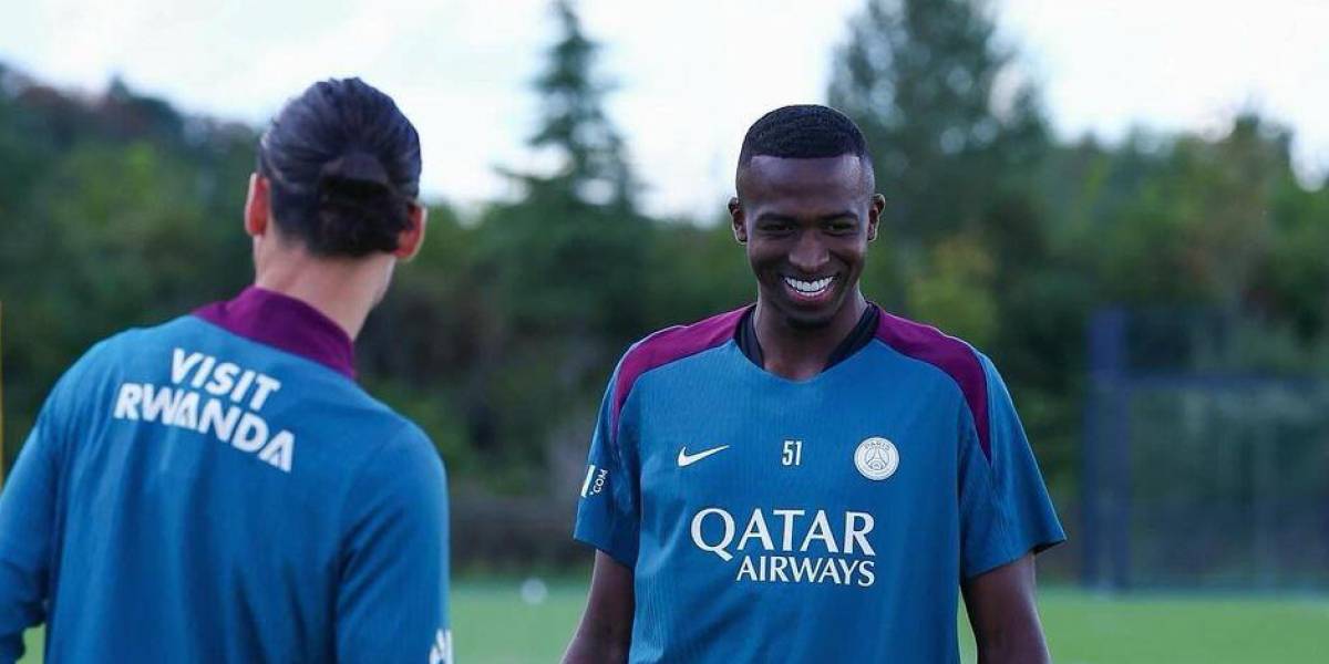 William Pacho ya entrenó con el PSG y se alista para el siguiente partido de la Ligue 1