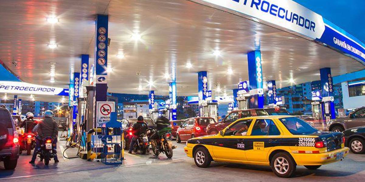 El SRI multó hasta con USD 4 600 a gasolineras que no entregaron factura o comprobante de venta