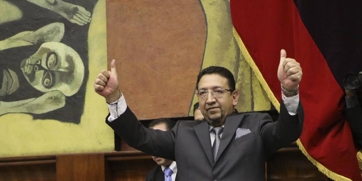 Virgilio Saquicela logró la Presidencia de la Asamblea con el apoyo de todos, menos el oficialismo