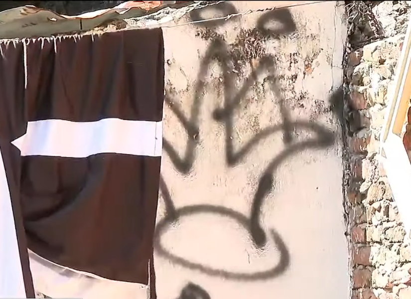 Imagen de un grafiti relacionado con el grupo terrorista Latin Kings.