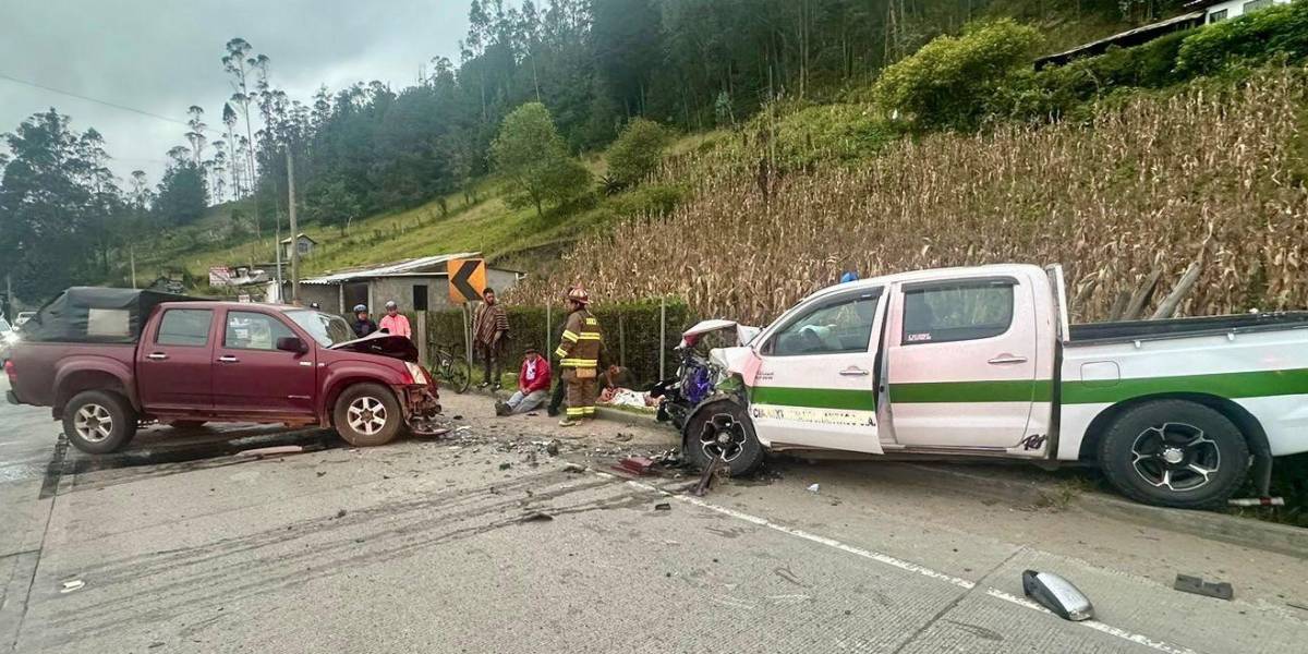 Azuay: un siniestro de tránsito dejó cuatro heridos en el sector Santa Rosa de Oro