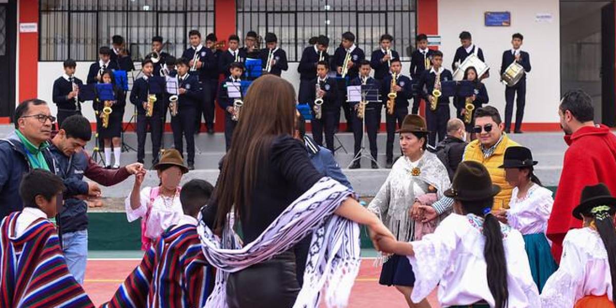 Ejecutivo expide el reglamento a Ley de Educación Intercultural