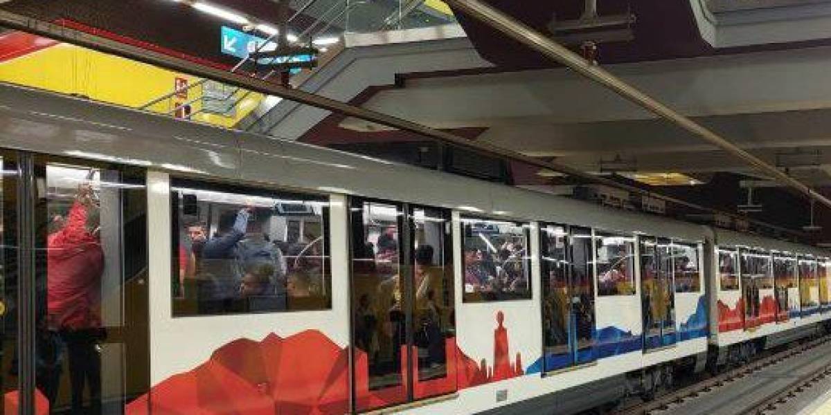 Un tren del Metro de Quito fue vandalizado con un grafiti, el pasado 15 de septiembre