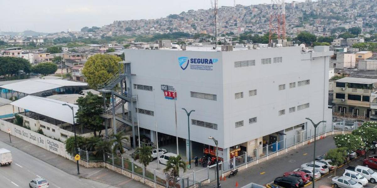 Policía y Fiscalía intervienen en Segura EP tras denuncia de bloqueo de 16 000 cámaras en Guayaquil