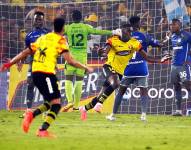 Álex Rangel celebra su gol ante Emelec en el Clásico del Astillero 2024