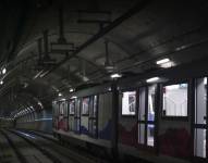 Vagón de Metro de Quito en túnel