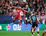 El Bayer Leverkusen de Piero Hincapié emoató con el Brest en la Champions League.