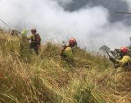 Imagen referencial de los trabajos para sofocar incendios en Azuay.