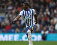 El lateral izquierdo, Pervis Estupiñán, en un partido con el Brighton