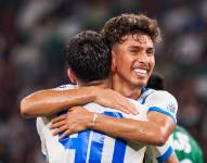 Jeremy Celebra su gol con el Brighton ante el Tokyo Verdy