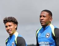 Jeremy Sarmiento y Pervis Estupiñán en el entrenamiento del Brighton.