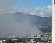 Vista del incendio desde una casa en Tumbaco.