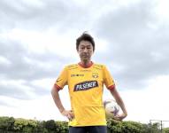 Hiroshi Tokoro con la camiseta de Barcelona SC.