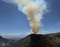 La columna de humo en el cerro Auqui.