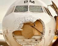 Nariz del avión destrozada por la tormenta de granizo